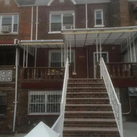 Spacious Yellow In Brooklyn New York