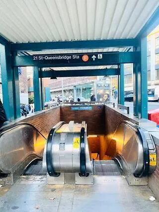 Lic, Private With Backyard 2 Bedroom Apt, Next To Manhattan