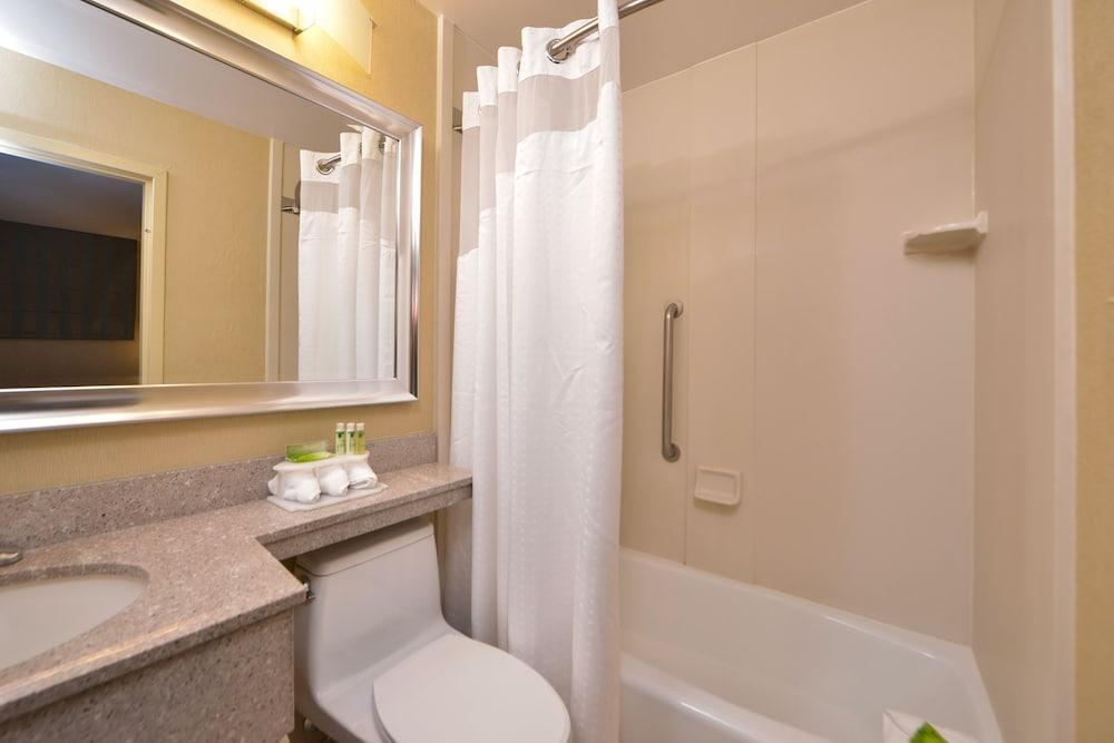 Express Kennedy Airport, An Ihg