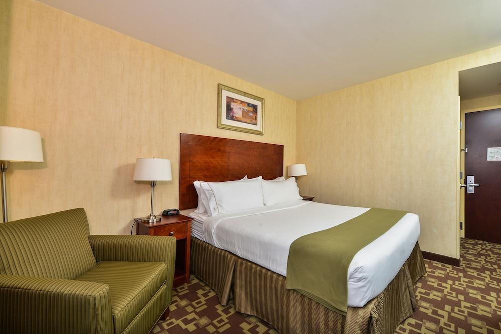 Hotel Country & By Radisson, Staten Island New York