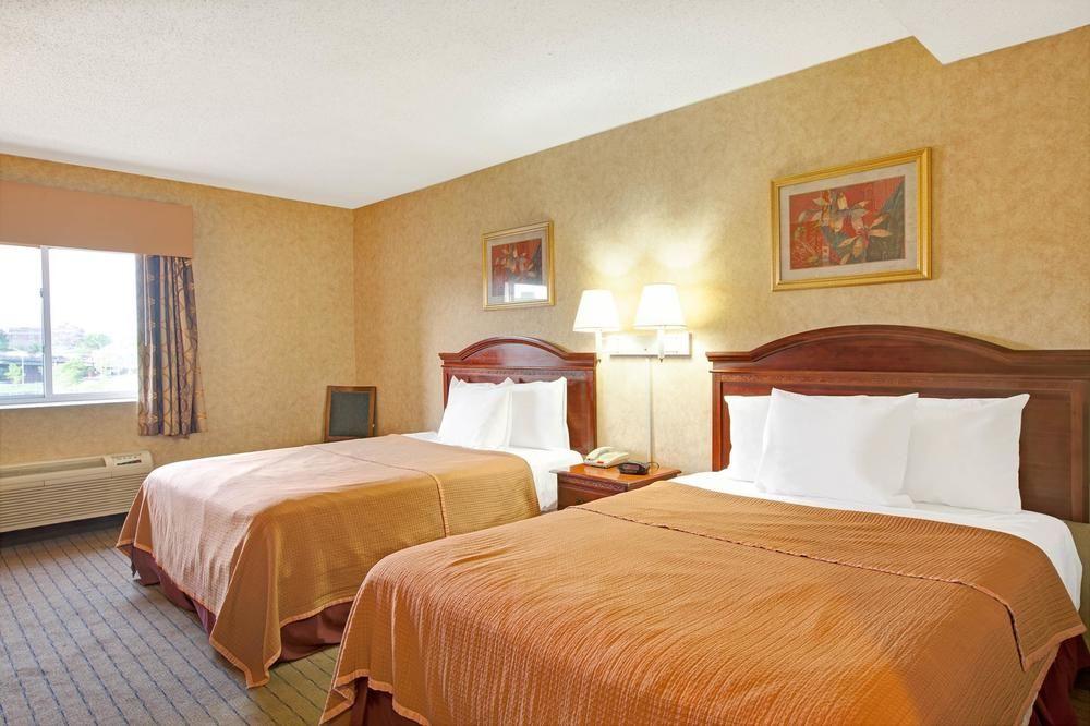 Hotel West Farms 2*
