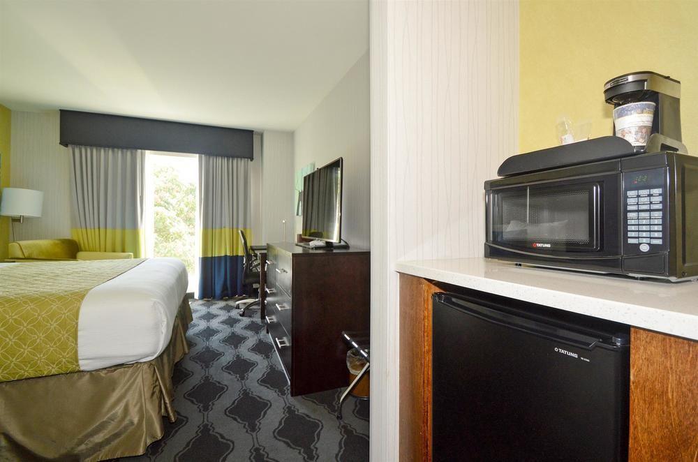 Best Western Plus Laguardia Airport Hotel