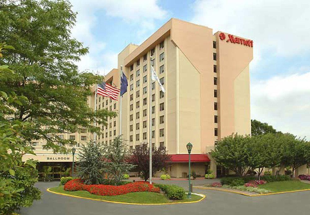 Laguardia Airport Marriott 4*