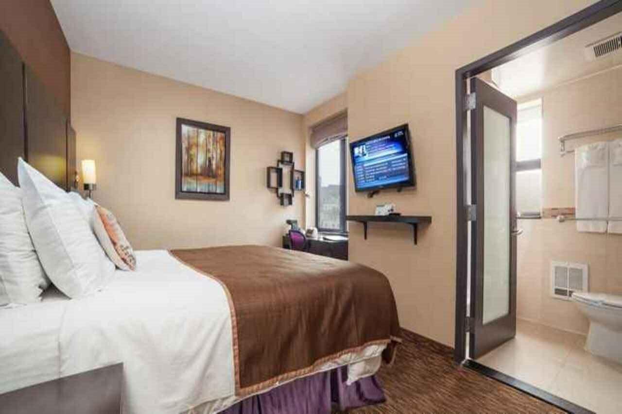 Howard Johnson Soho Hotel 3*