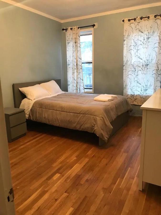 Corporate Suites On Upper East Side Apartment *