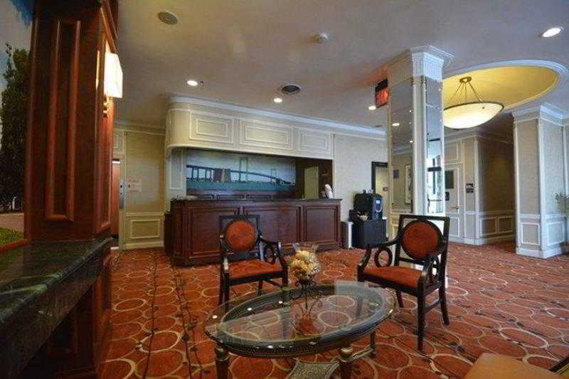 Western Queens Gold Coast Hotel