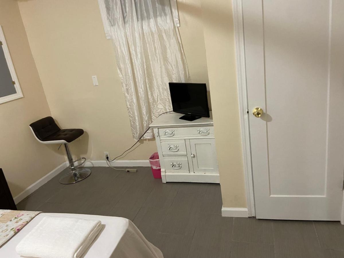 Guest house A Private In Queens New York