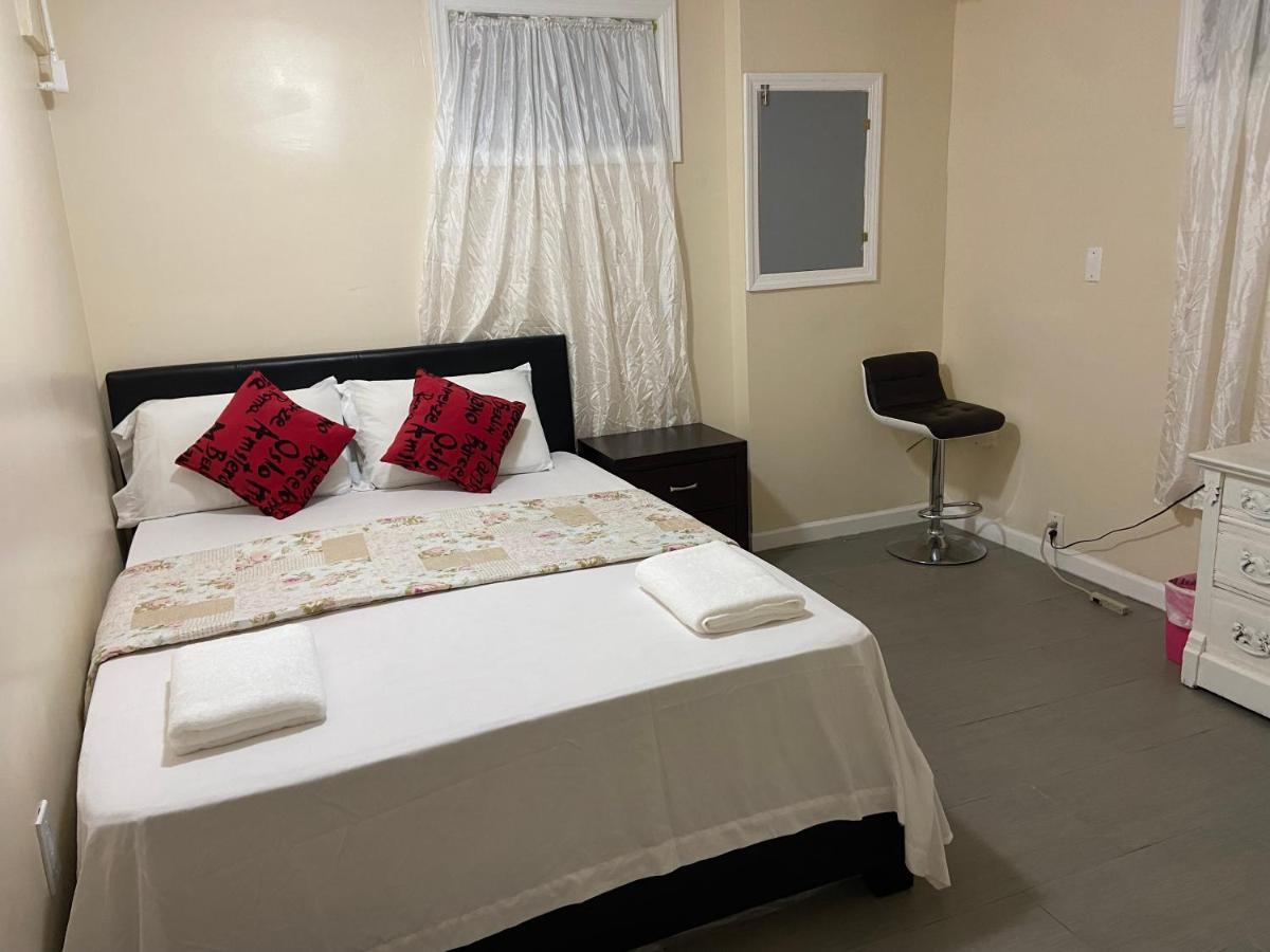 A Private In Queens Guest house *