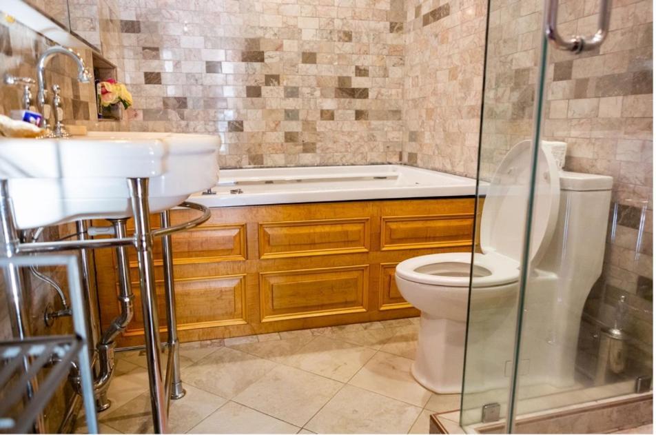 Northern Lights Mansion Bed & Breakfast 4*