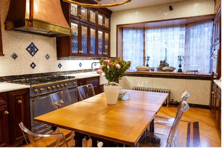 Northern Lights Mansion 4*