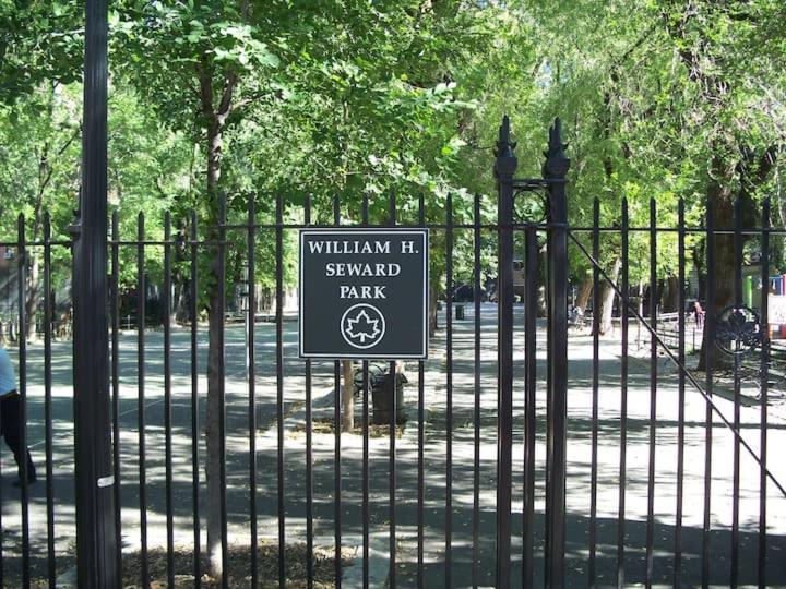 1830's Historic Merchant House On The Park Les New York