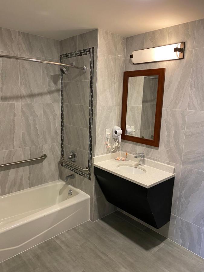The - Long Island 3* New York