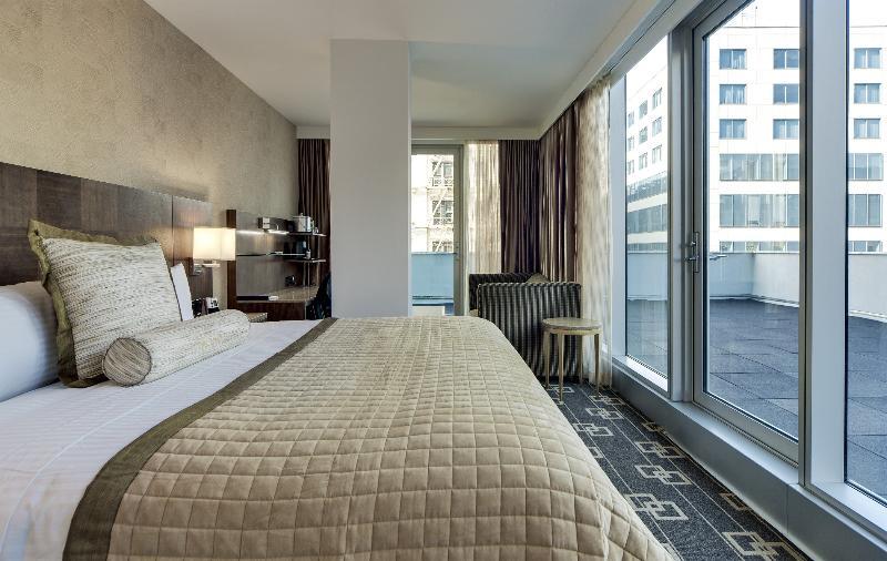 Wyndham Garden Chinatown Hotel 4*