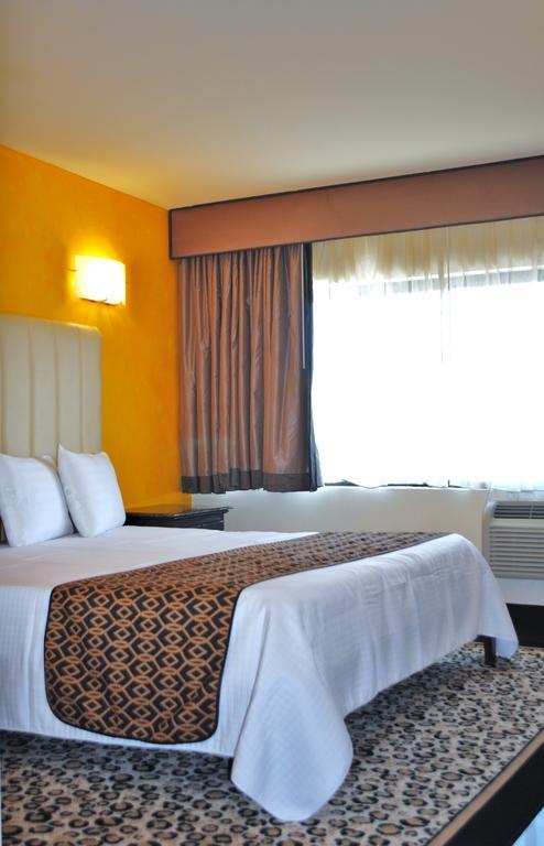 Surfside Three Motel