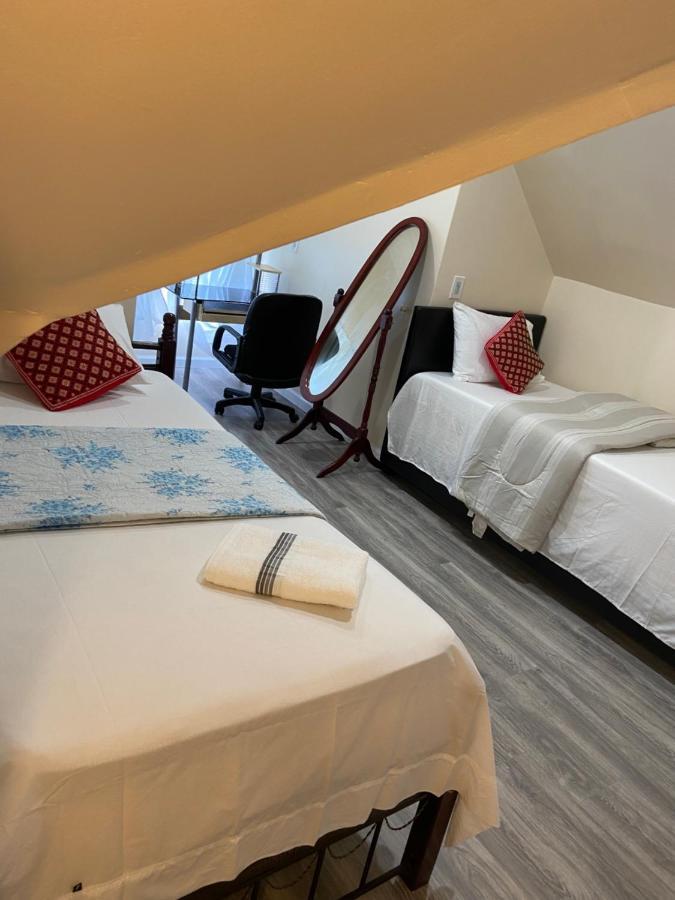 A In Queens Guest house