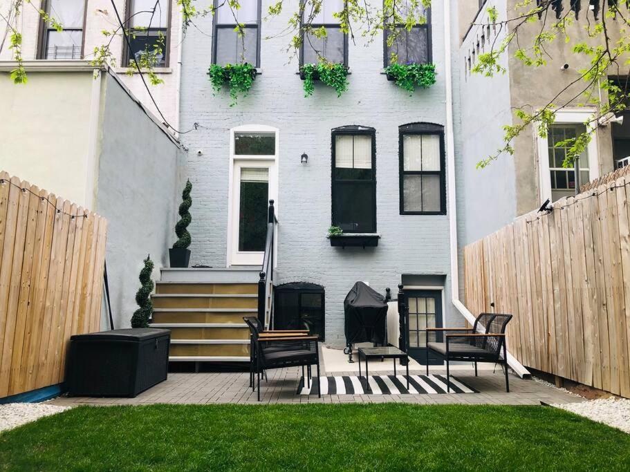 Apartment Luxury With Backyard + Close Transportation *