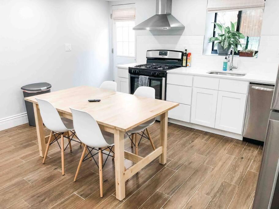 Luxury With Backyard + Close Transportation * New York