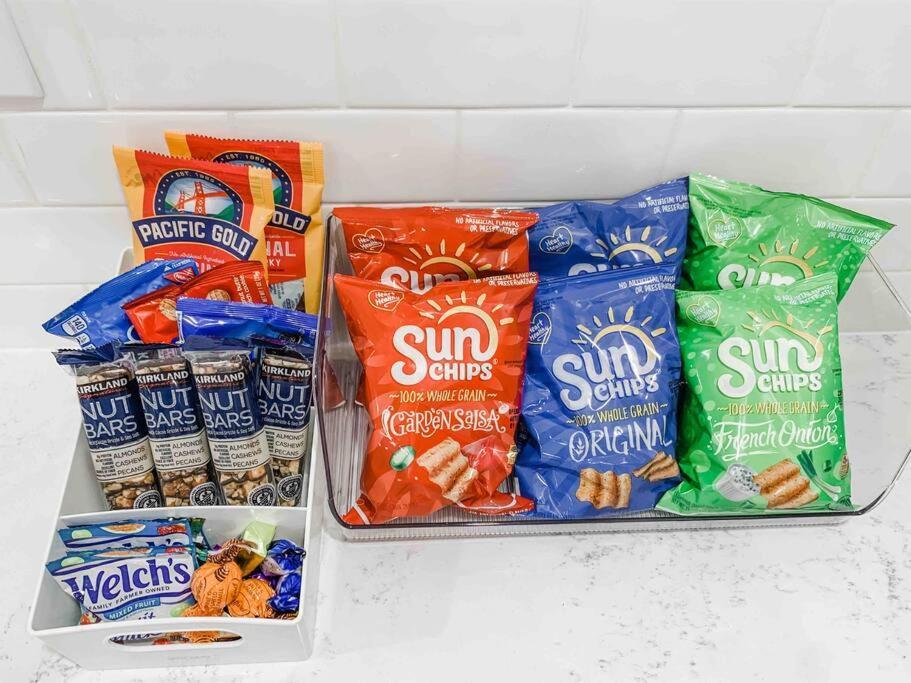 Luxury With Backyard + Close Transportation Apartment *