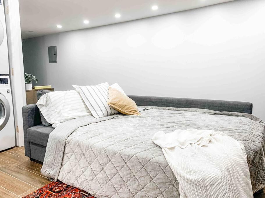 Luxury With Backyard + Close Transportation * New York