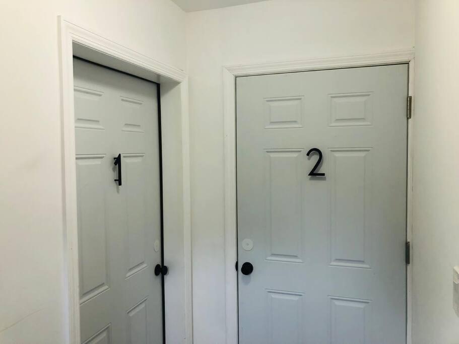 Luxury 2 Bedroom With Laundry & Close Transport Appartement *