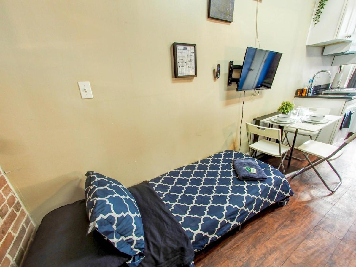 Hello Broadway Apartment *