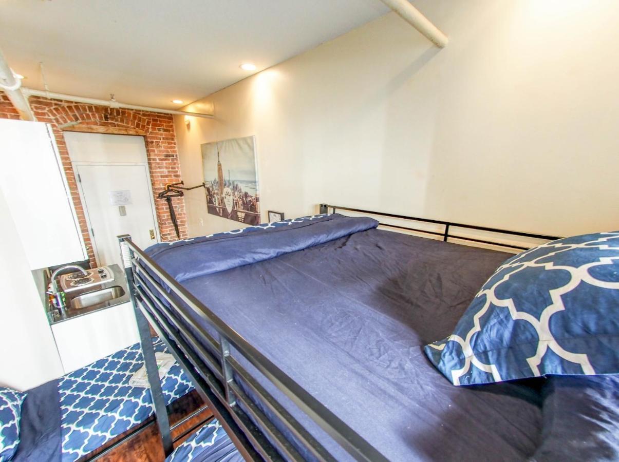 Hello Broadway Apartment