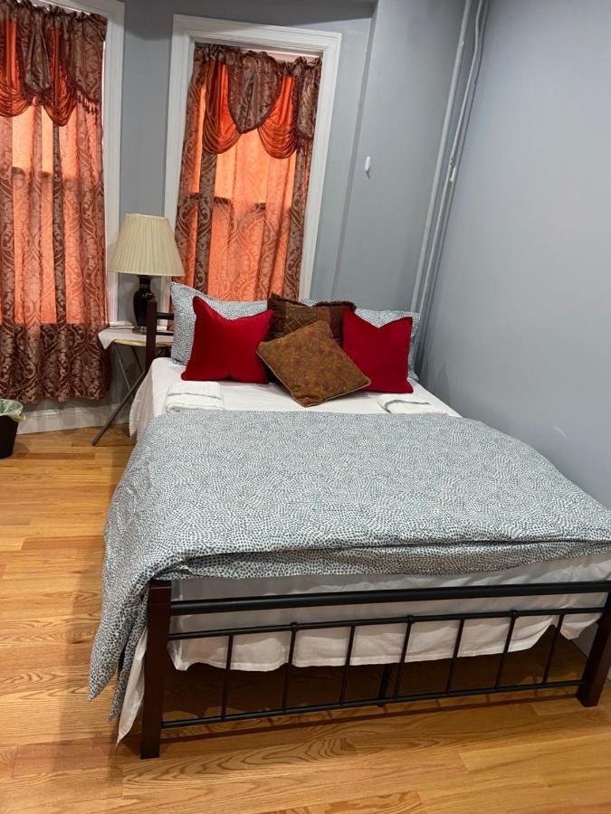 Guest house A Spacious In Queens *