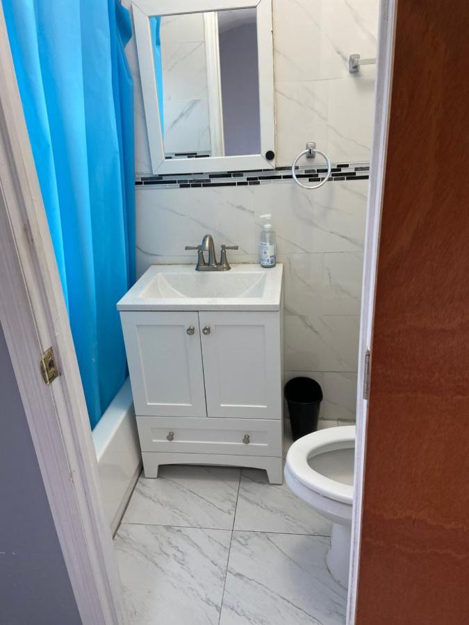 Guest house A Spacious In Queens New York