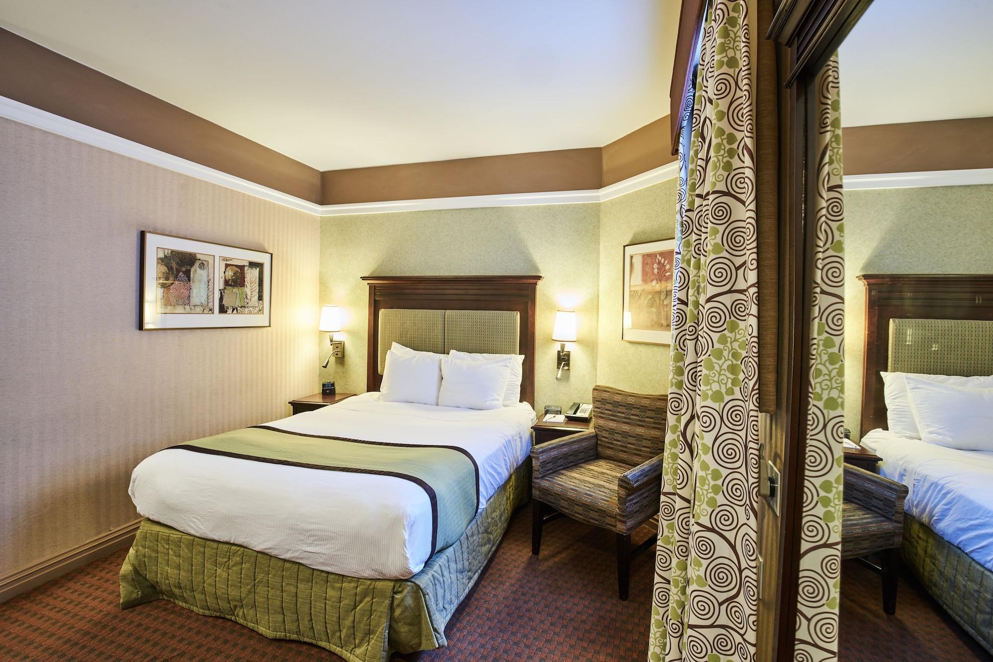 46 Times Square Hotel 3*