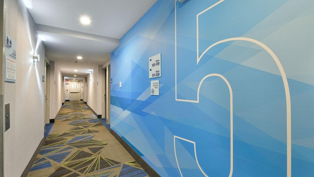 Hotel Country & By Radisson, Staten Island 3*