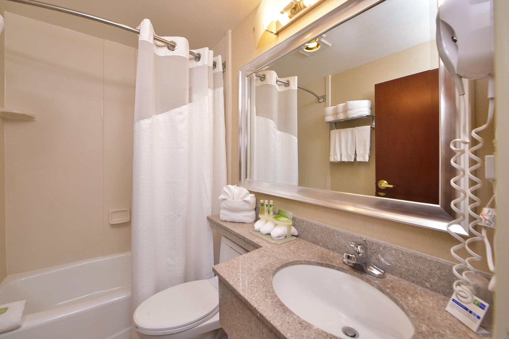 Hotel Express Kennedy Airport, An Ihg New York