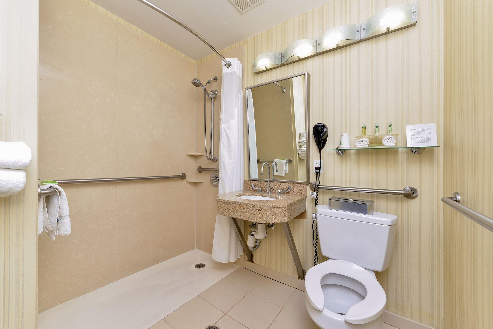 Hotel Express Laguardia Airport, An Ihg 3*