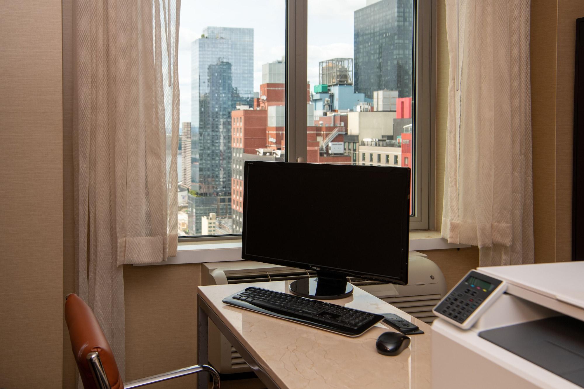 - Times Square By Ihg Hotel New York