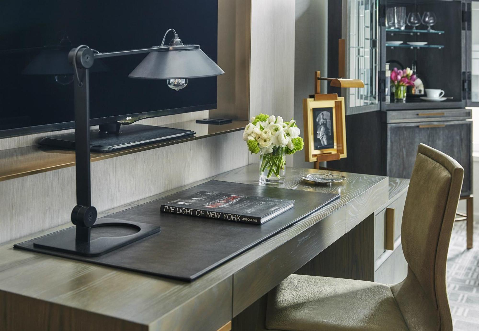 Four Seasons Downtown Hotel 5*