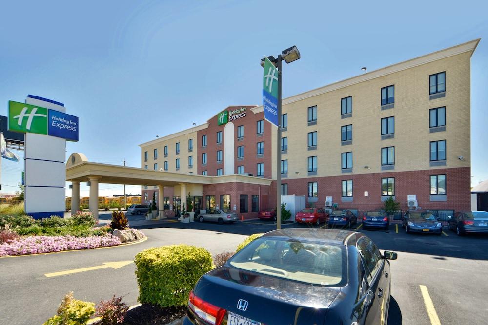 Hotel Express Kennedy Airport, An Ihg 3*