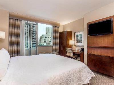 Hampton Manhattan Grand