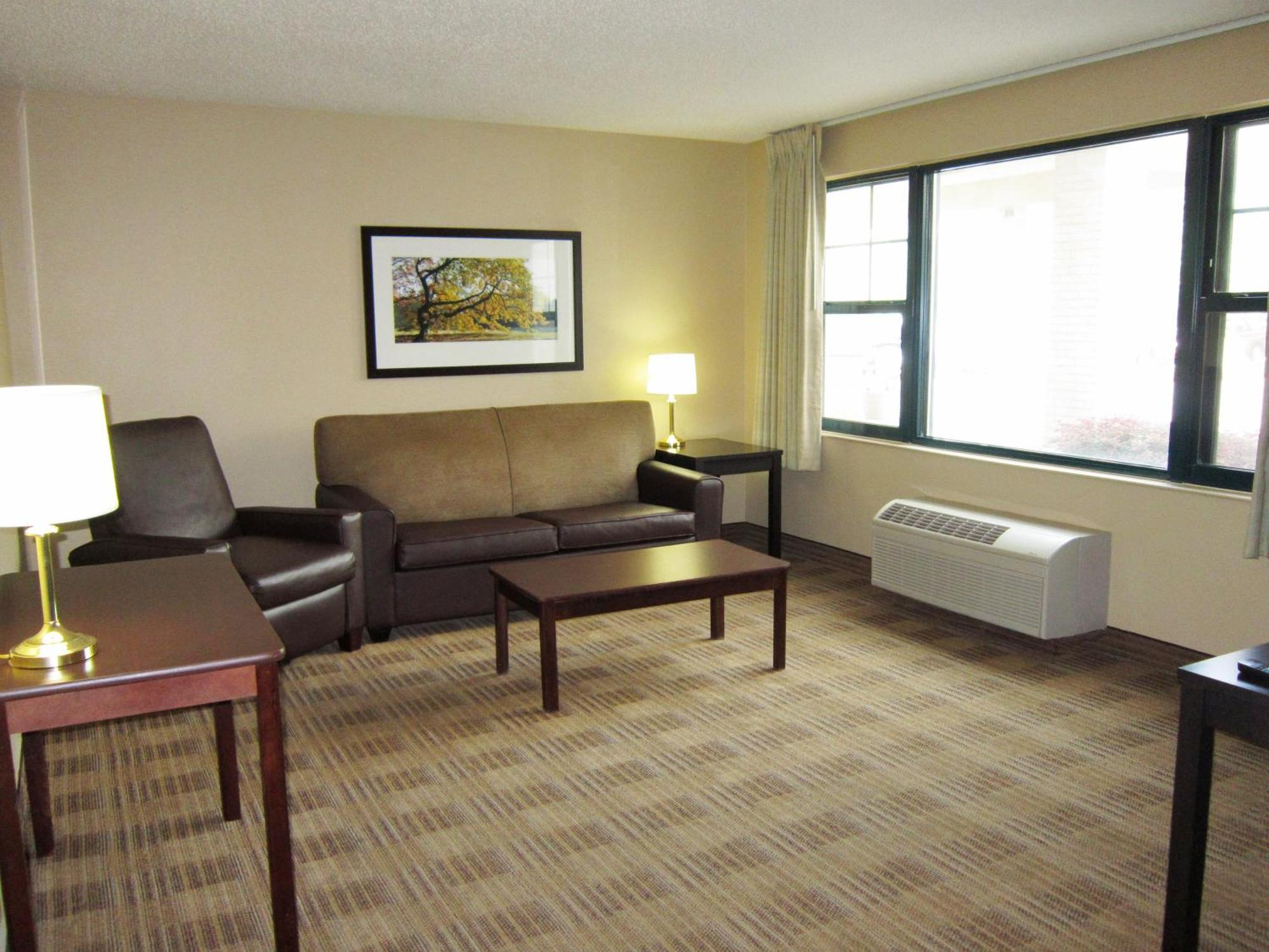 Extended America - - Laguardia Airport 2*