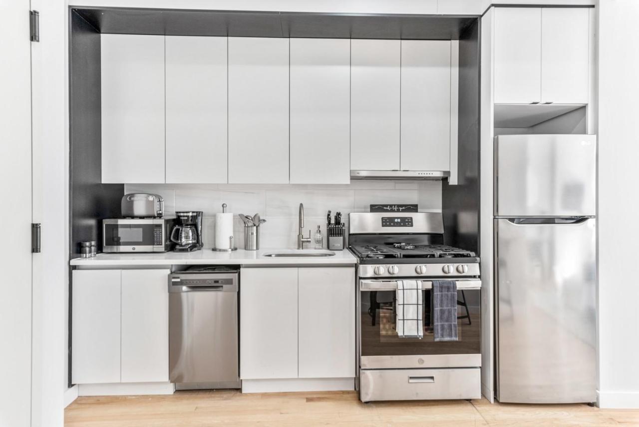 Maison Bella - Modern Studio W Charming Juliet Balcony