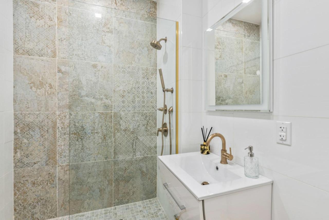 Holiday home Maison Bella - Modern Studio W Charming Juliet Balcony New York