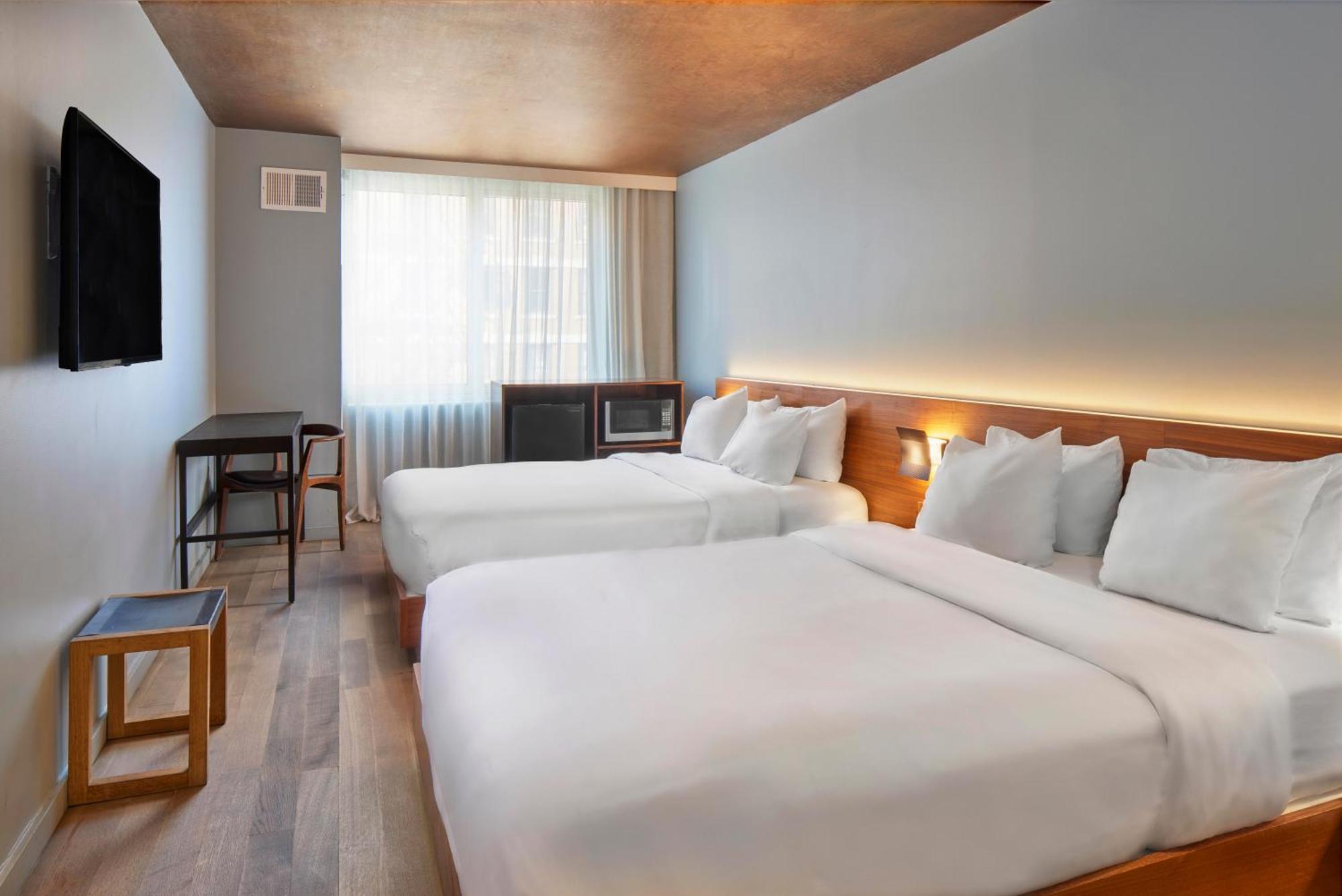 Truss Times Square 4*