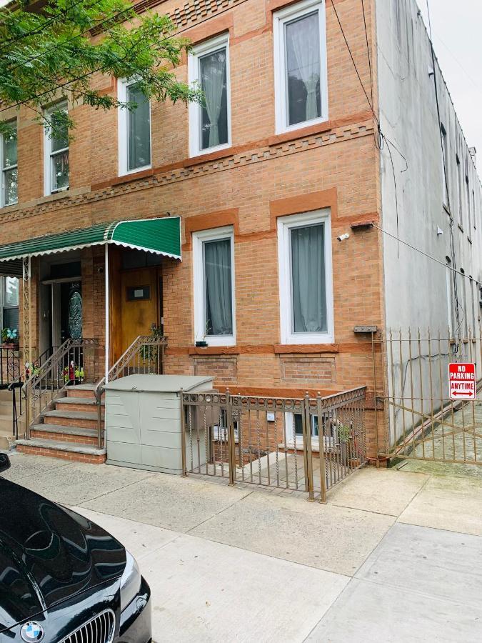 Urban Jungle Oasis In Queens! Homestay