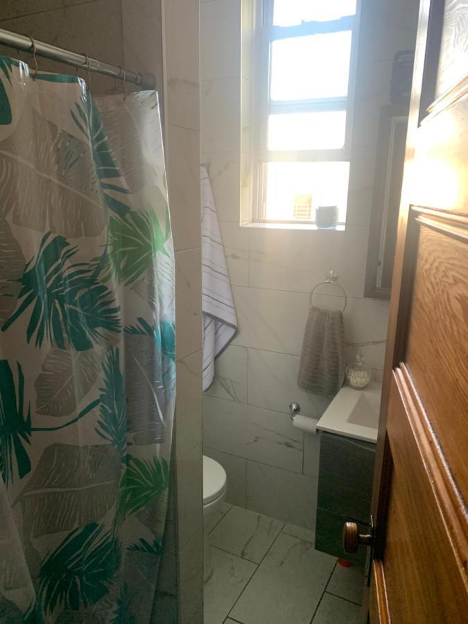 Urban Jungle Oasis In Queens! Homestay