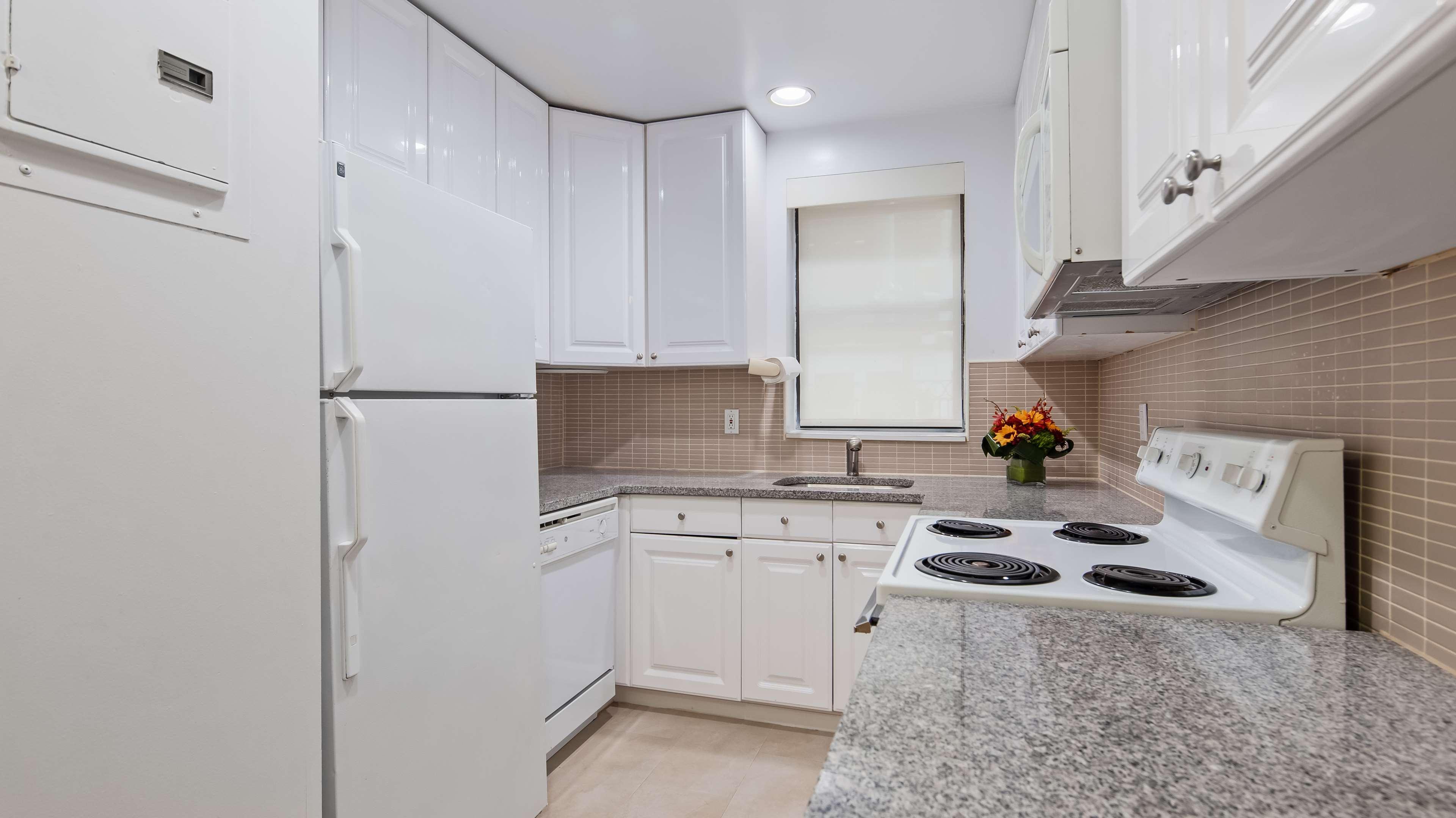 Best Western Plus Hospitality House Suites Hotel 3*