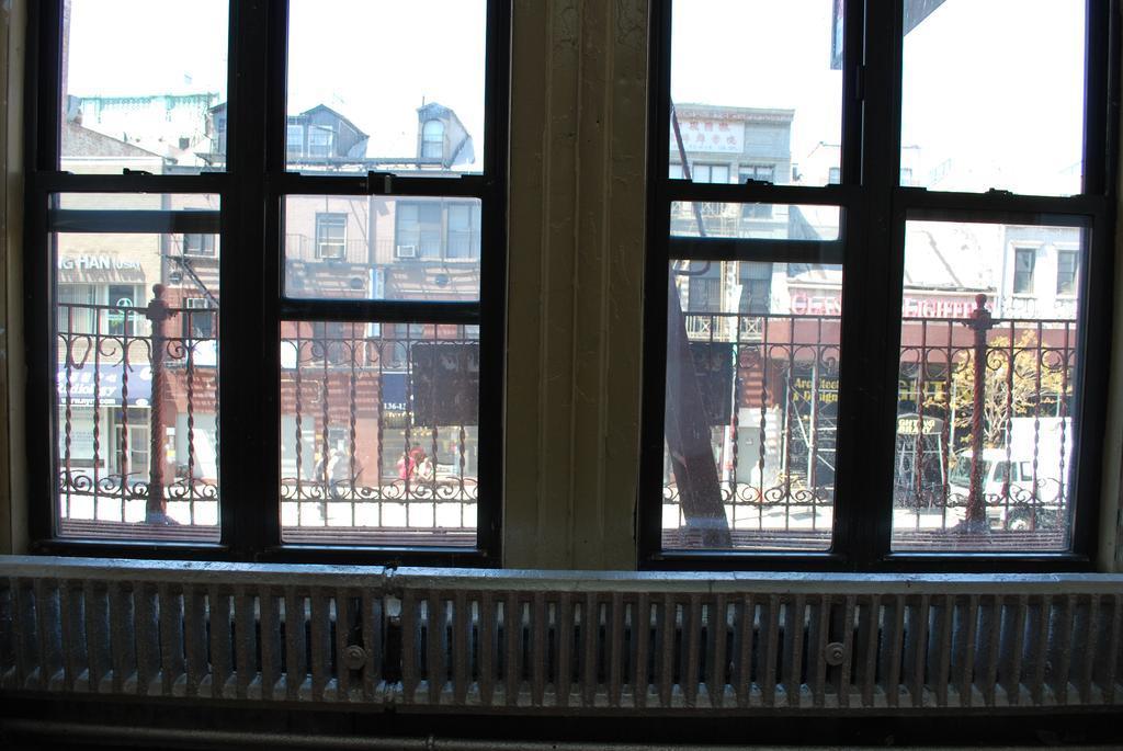 Bowery Grand Hostel *