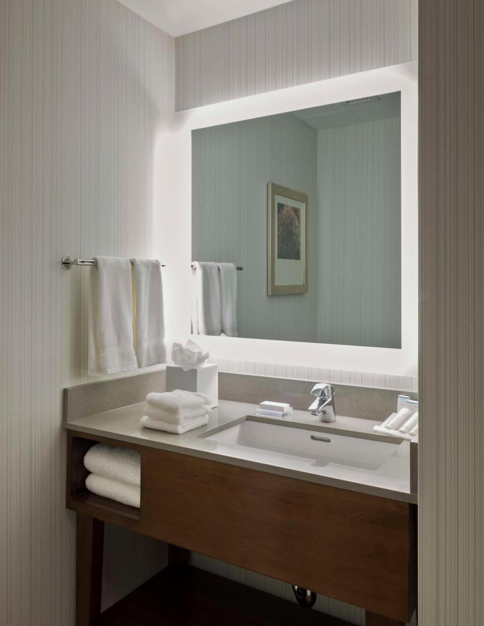 Hilton Garden Long Island Hotel