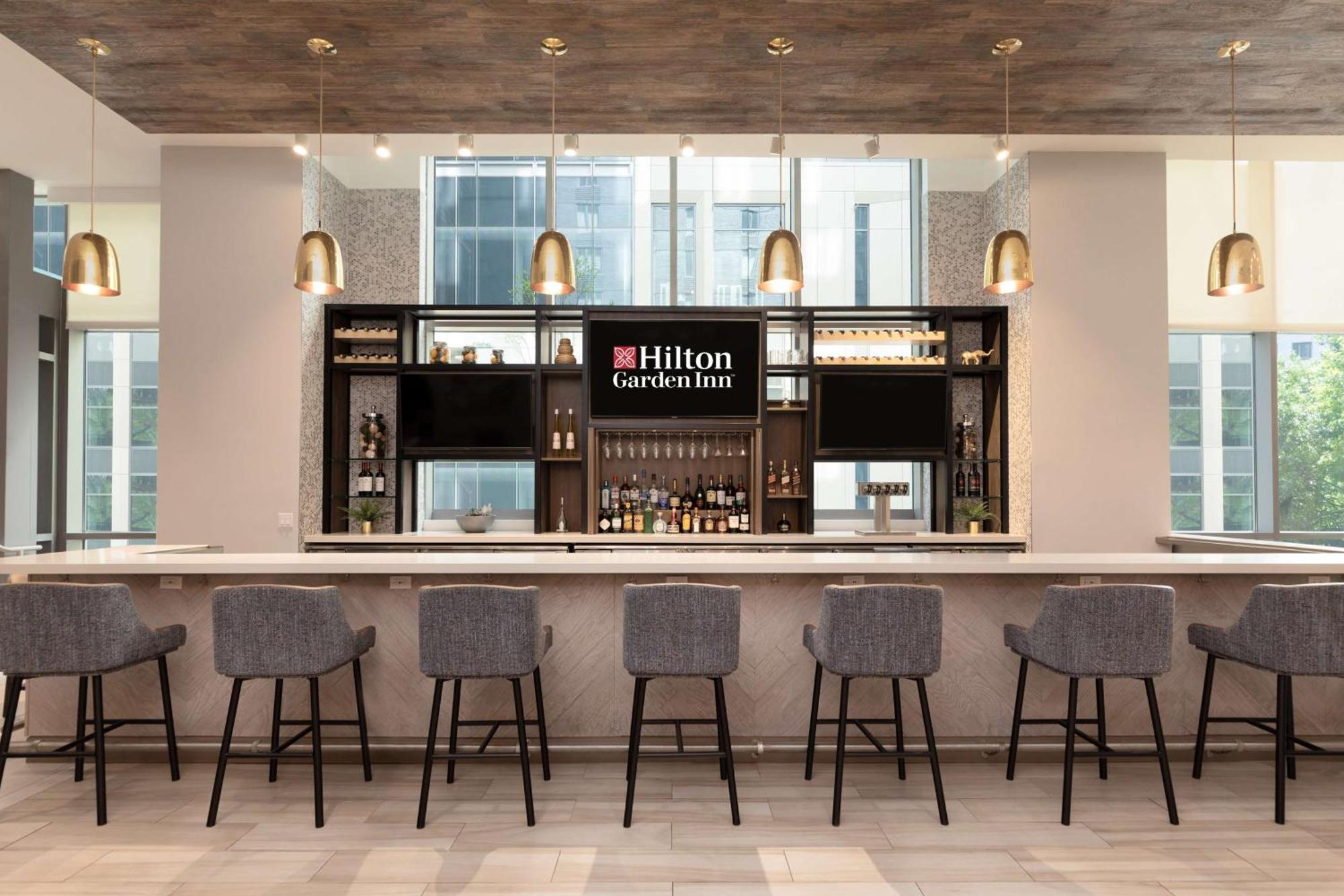 Hilton Garden Long Island Hotel