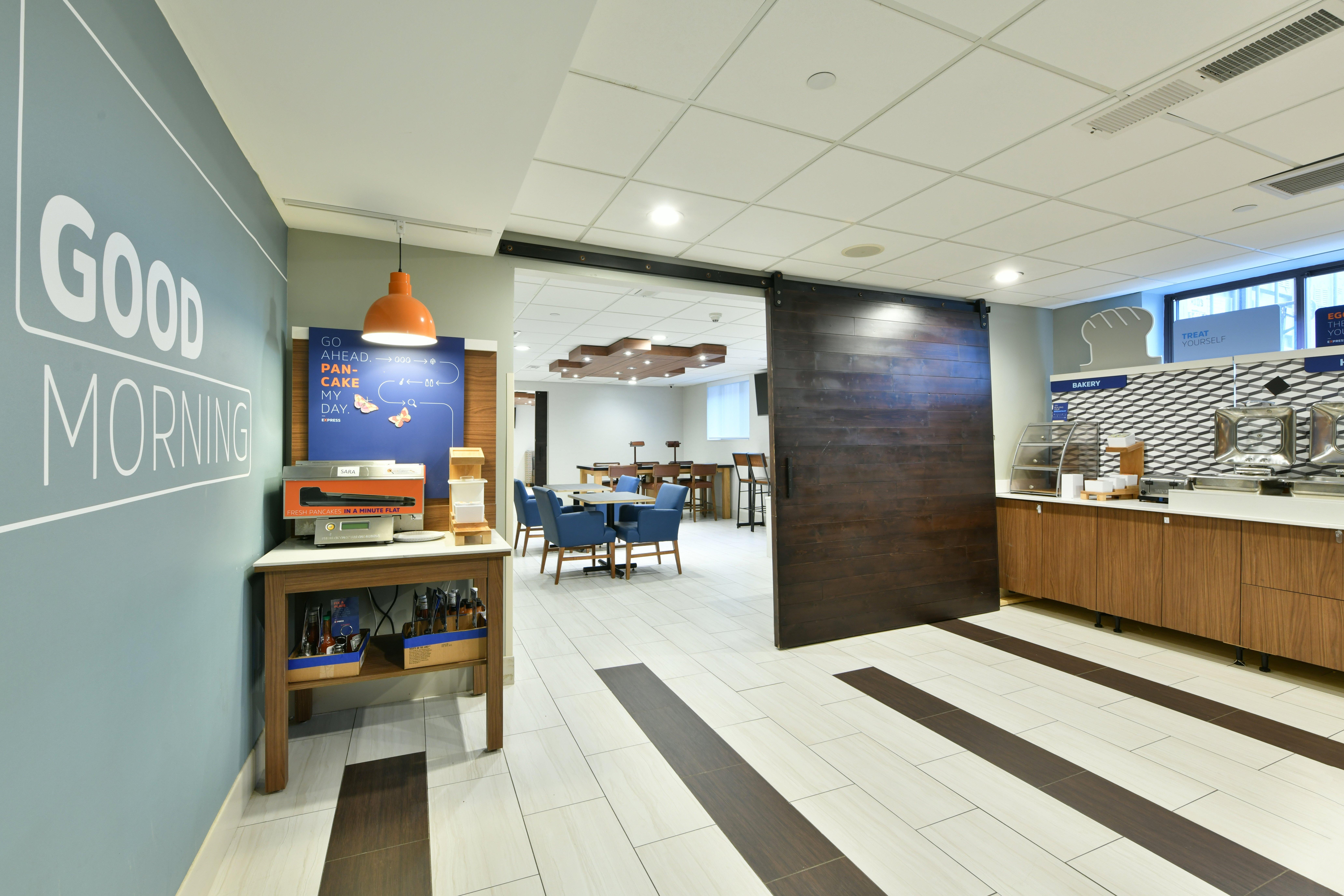 Country & By Radisson, Staten Island Hotel