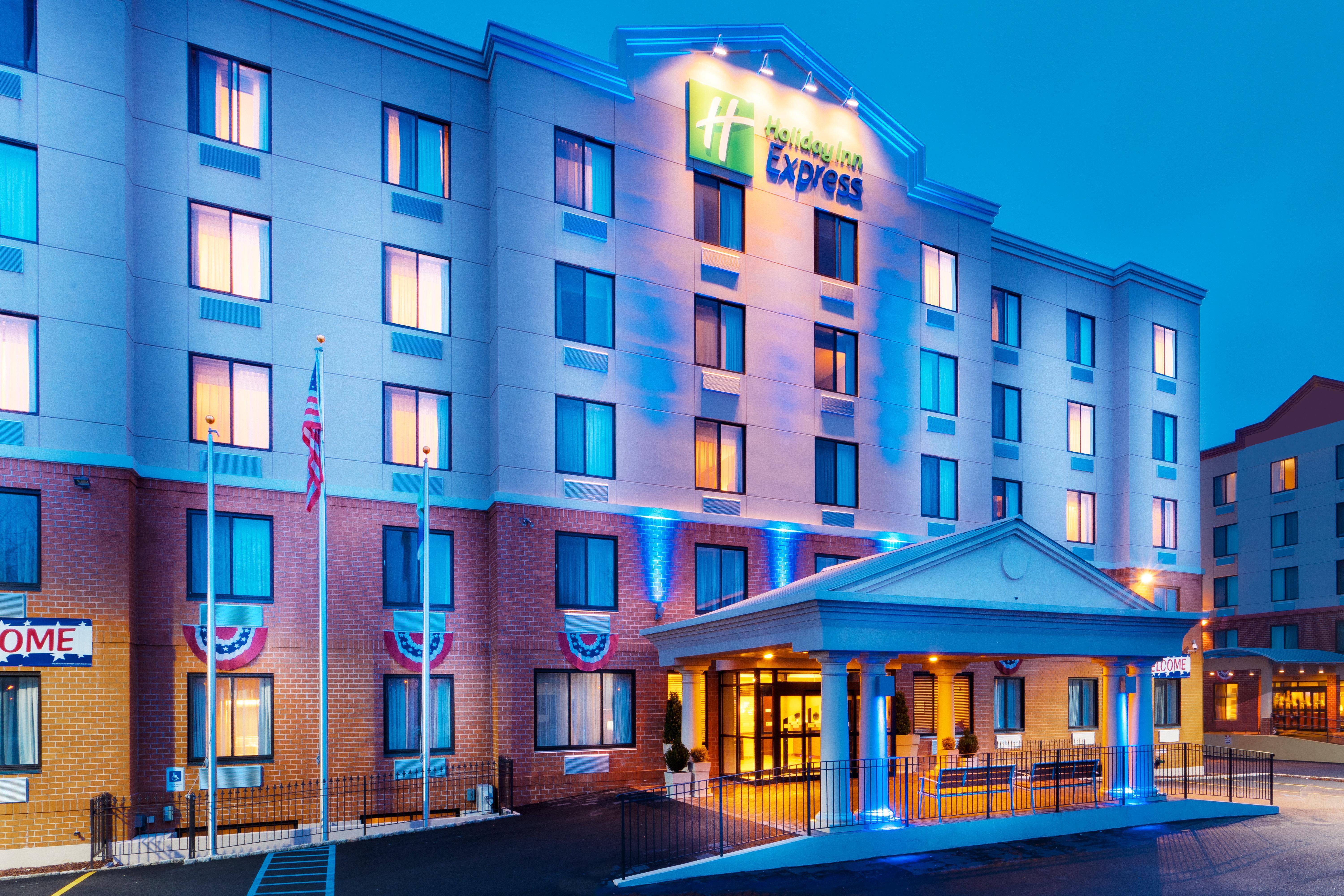 Country & By Radisson, Staten Island 3*