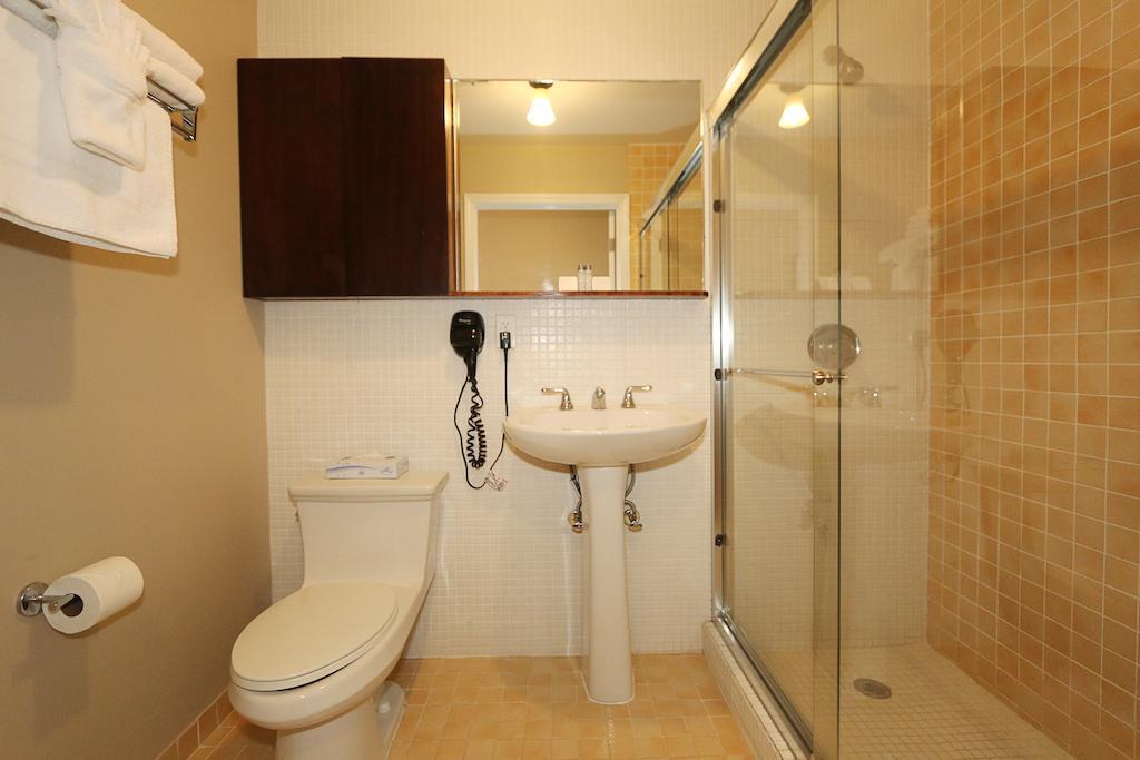 Vetiver / Manhattan Skyline Hotel New York