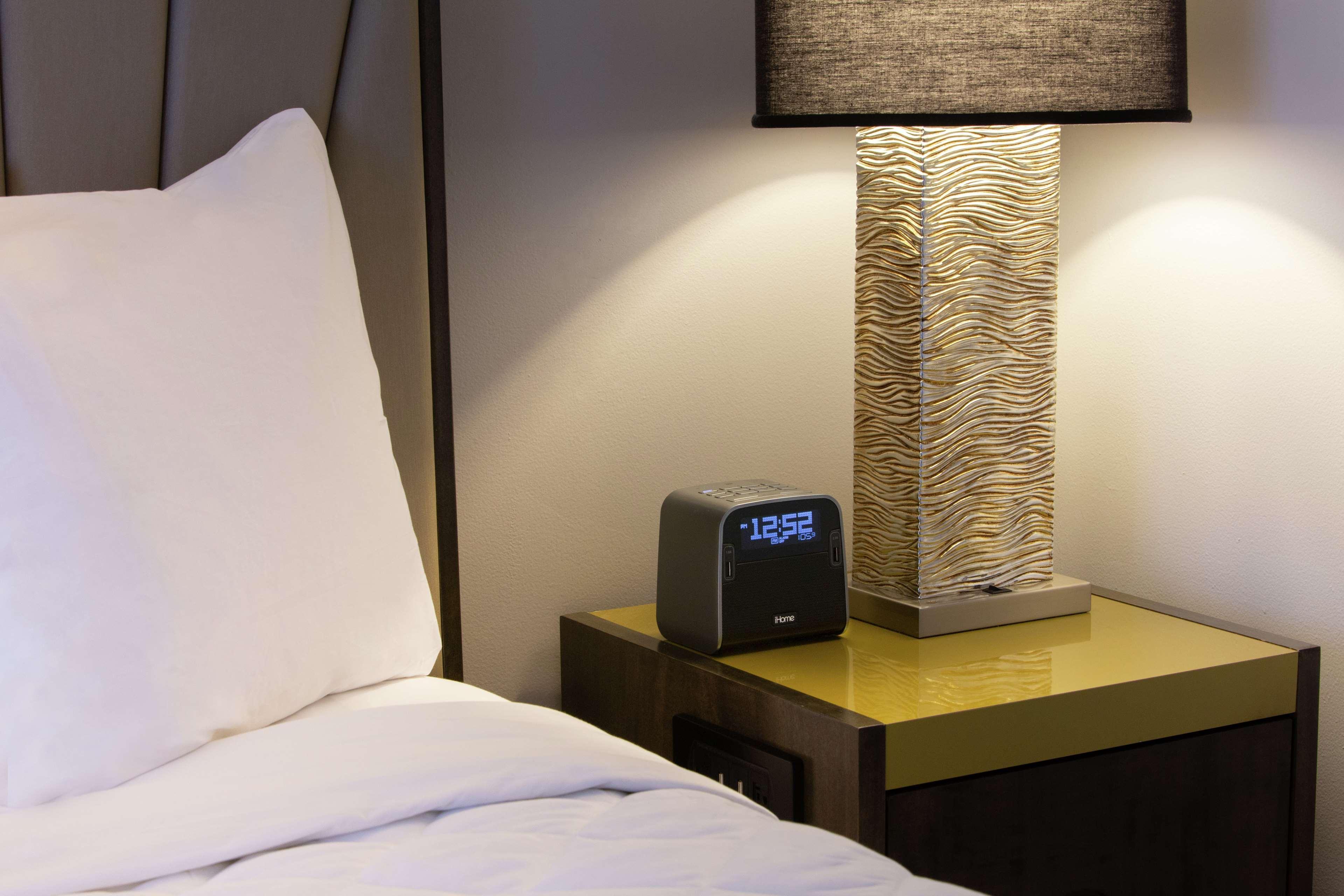 Martinique On Broadway, Curio Collection By Hilton 4*